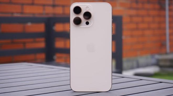 d 6 vs iPhone16 Pro Max：机皇之争m6米乐app华为Mate XT vs 三星 Z Fol(图3)