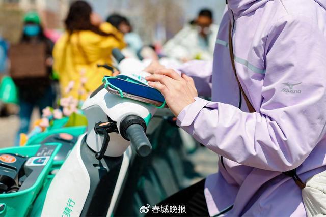 再升级提升昆明用户骑游体验滴滴青桔电单车“手机支架”(图2)